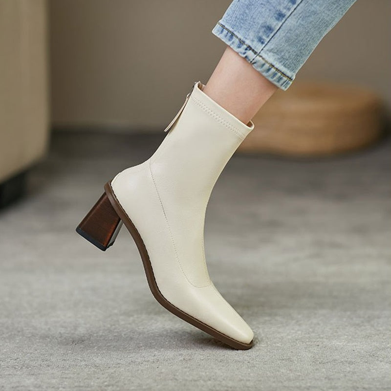 Salter מגפי דמוי Nude עם עקב