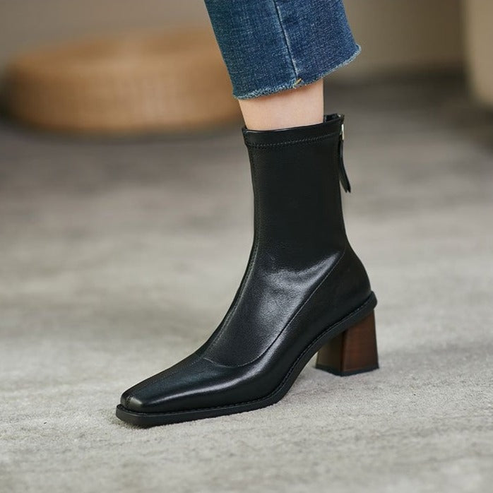 Salter מגפי דמוי Nude עם עקב