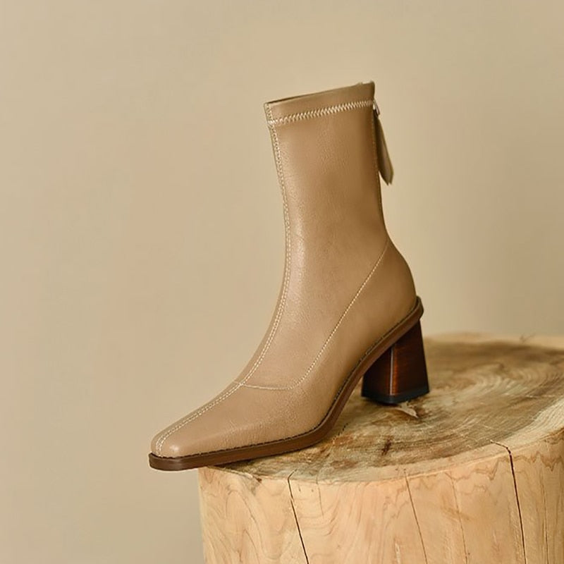 Salter מגפי דמוי Nude עם עקב