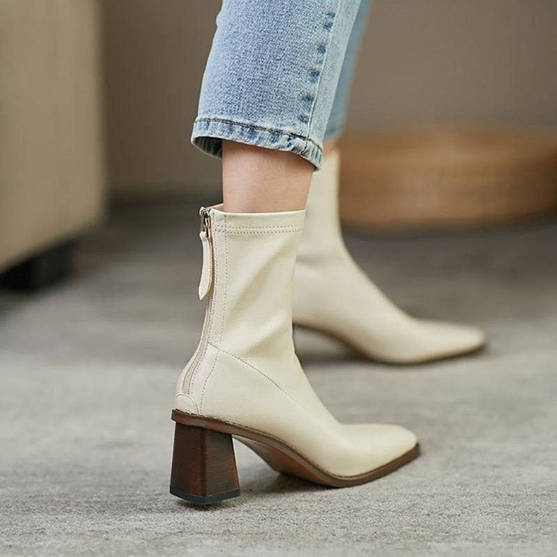 Salter מגפי דמוי Nude עם עקב