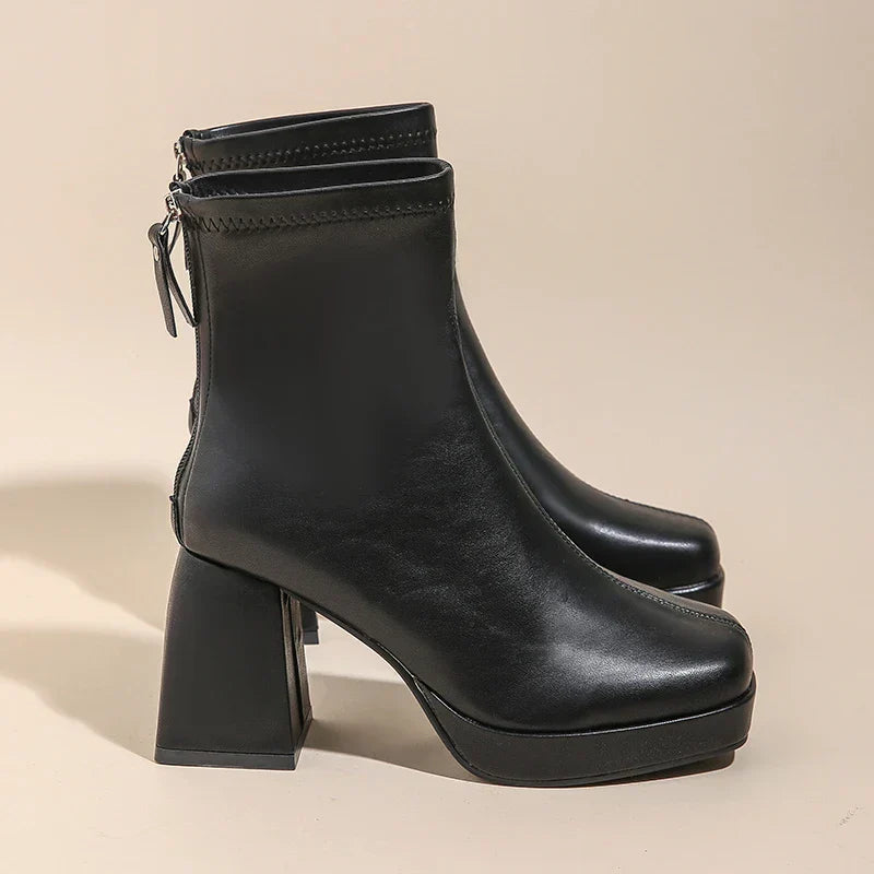 Mills מגפוני דמוי Nude עם עקב