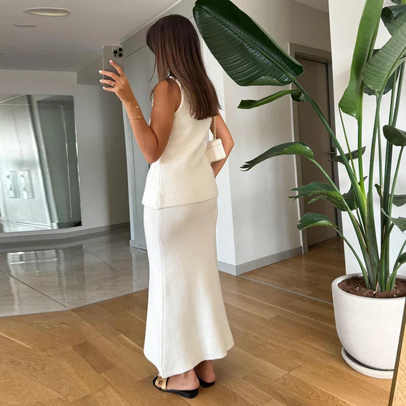 חליפת שני חלקים סרוגה וSet סגירת כפתורים וSkirt מקסי - ג'יילה