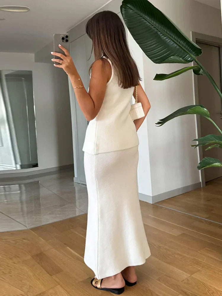 חליפת שני חלקים סרוגה וSet סגירת כפתורים וSkirt מקסי - ג'יילה