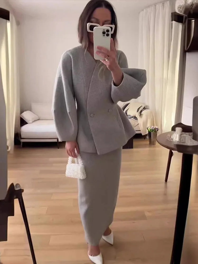 Set שני חלקים צמרי בעיצוב מלכותי Skirt מידי ובלייזר - Reina