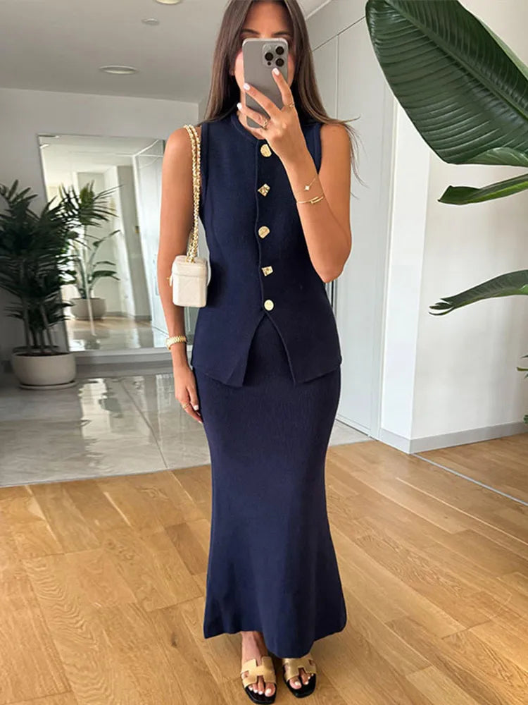 חליפת שני חלקים סרוגה וSet סגירת כפתורים וSkirt מקסי - ג'יילה