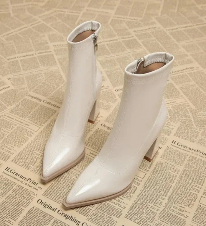 עקבים Model נייט