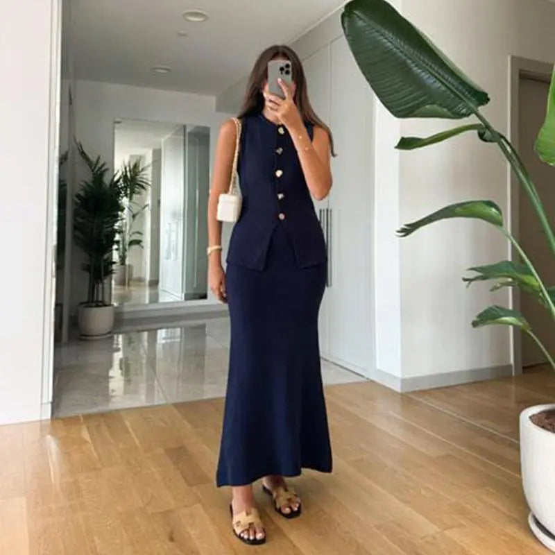 חליפת שני חלקים סרוגה וSet סגירת כפתורים וSkirt מקסי - ג'יילה