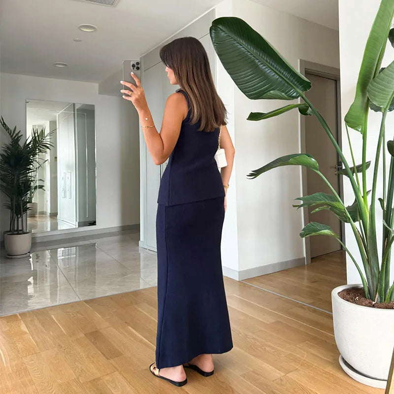 חליפת שני חלקים סרוגה וSet סגירת כפתורים וSkirt מקסי - ג'יילה