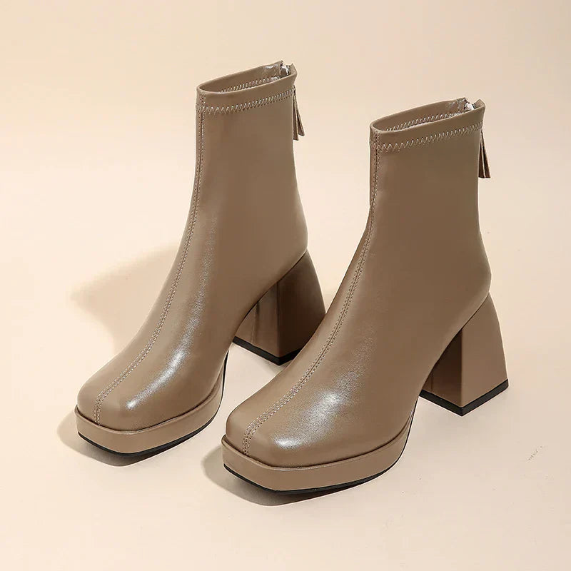 Mills מגפוני דמוי Nude עם עקב