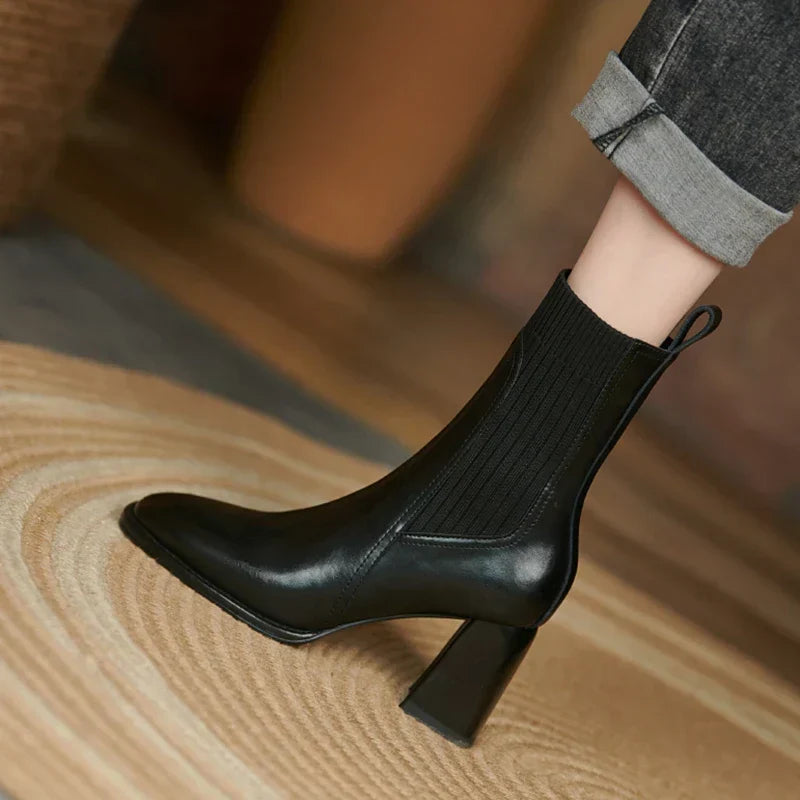 Rivas מגפונים דמוי Nude עם עקב