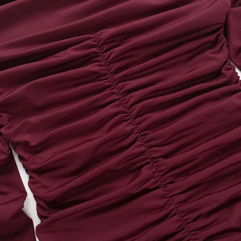 Bruce שמלת מיני אוף שולדר עם קפלים מחטבים