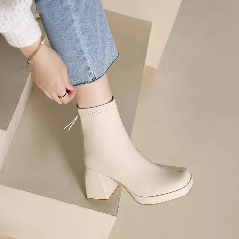 Mills מגפוני דמוי Nude עם עקב