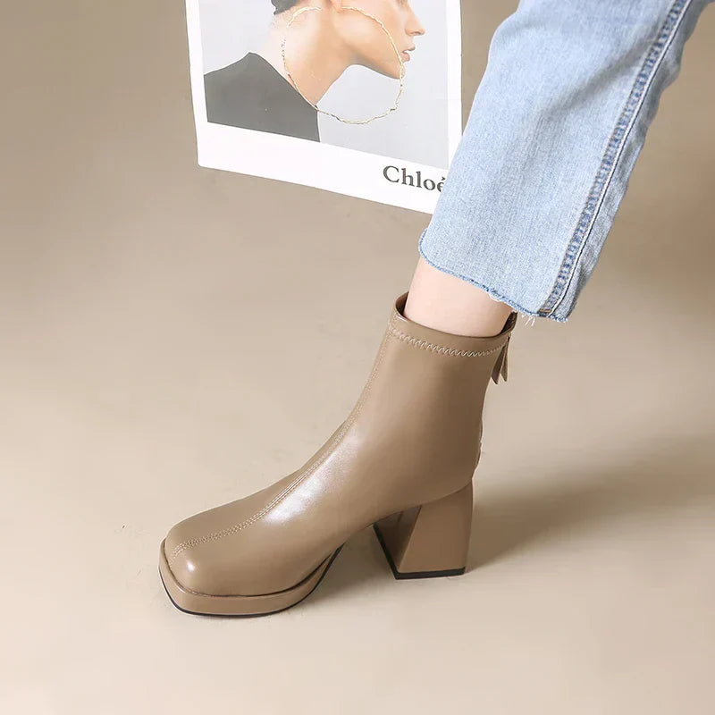 Mills מגפוני דמוי Nude עם עקב