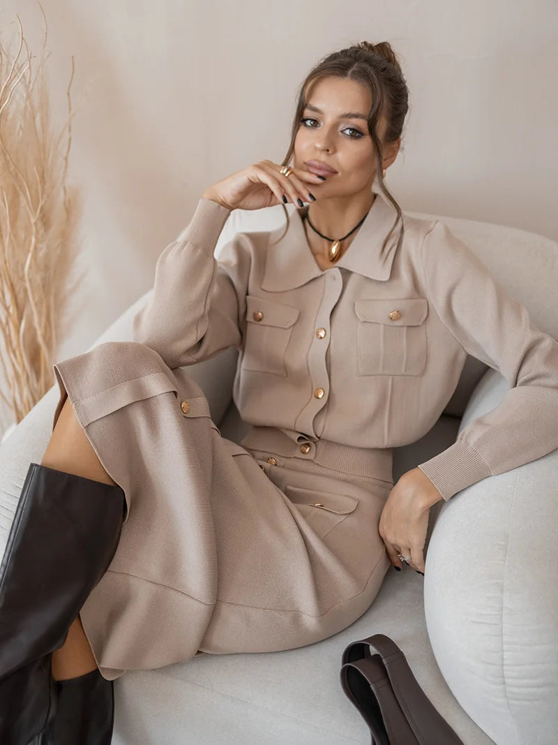 Set סרוג Shirt וSkirt מידי בעיטור כפתורים וכיסים - Danna