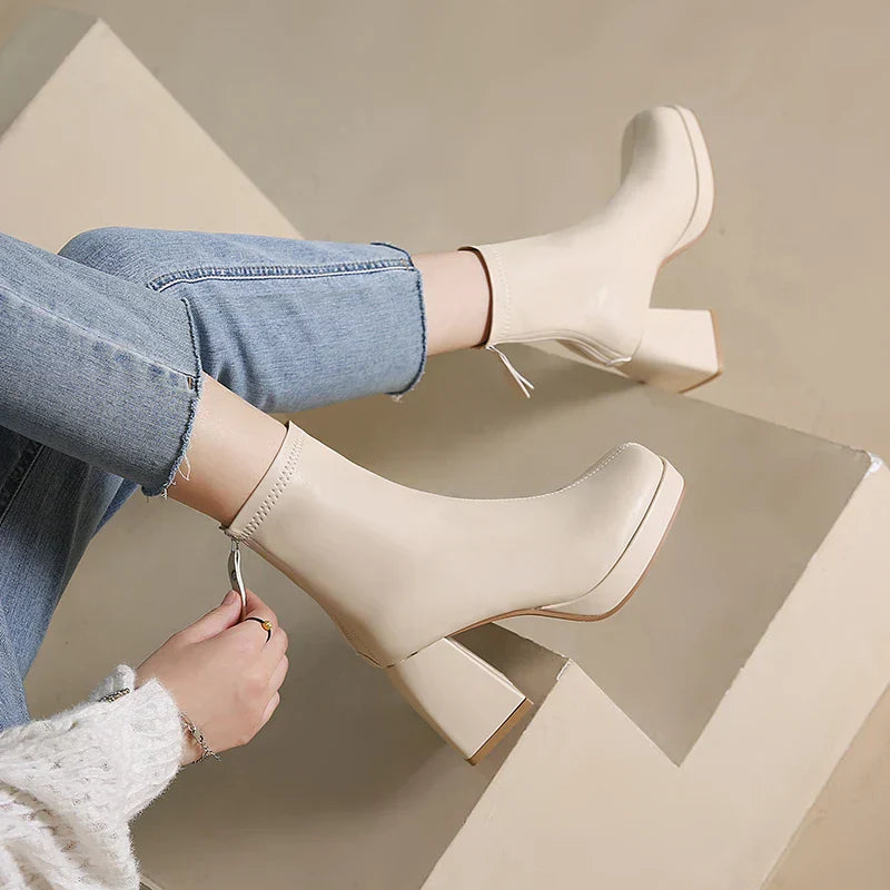 Mills מגפוני דמוי Nude עם עקב