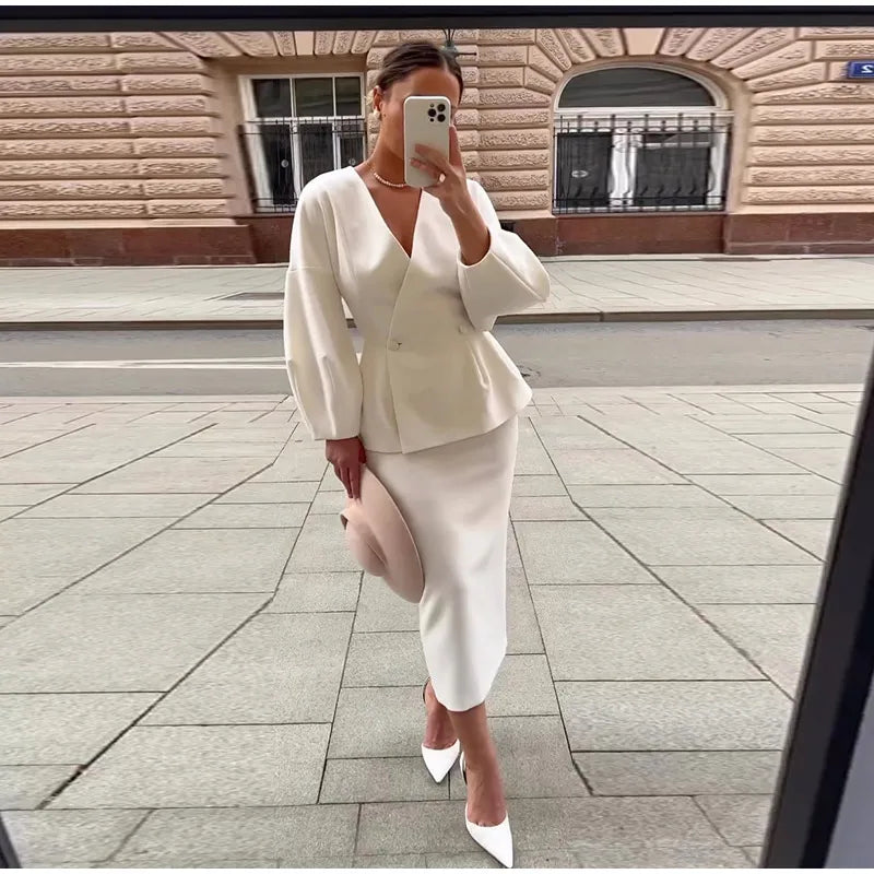 Set שני חלקים צמרי בעיצוב מלכותי Skirt מידי ובלייזר - Reina