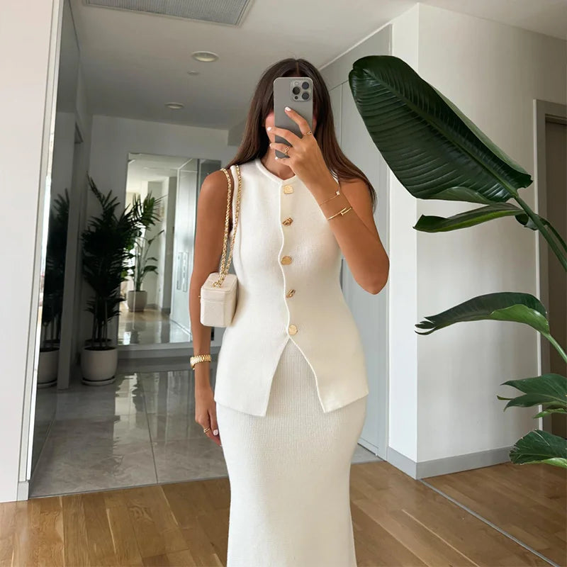 חליפת שני חלקים סרוגה וSet סגירת כפתורים וSkirt מקסי - ג'יילה