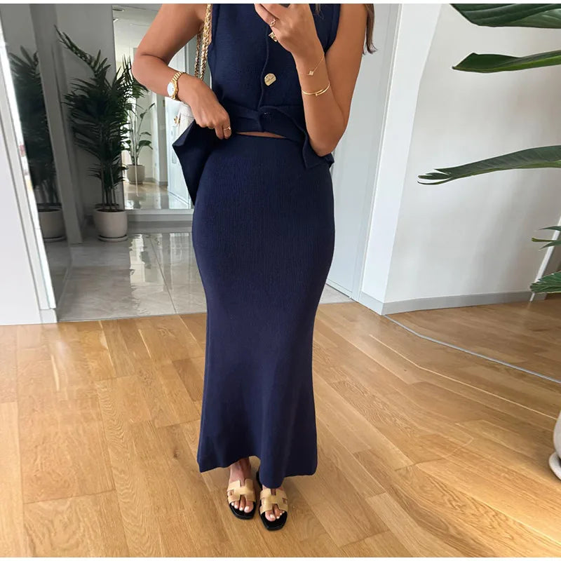 חליפת שני חלקים סרוגה וSet סגירת כפתורים וSkirt מקסי - ג'יילה