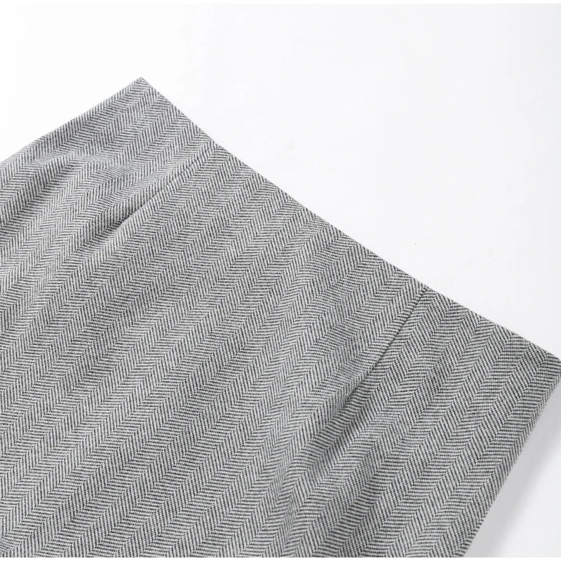 Set שני חלקים צמרי בעיצוב מלכותי Skirt מידי ובלייזר - Reina